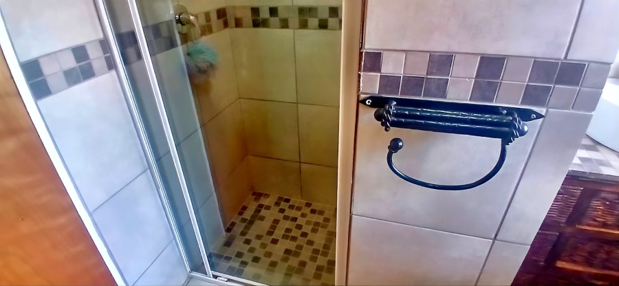 5 Bedroom Property for Sale in Langenhovenpark Free State